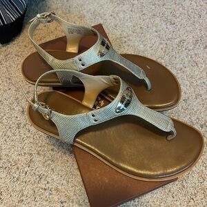 EUC Michael Kors size 9 gold sandal